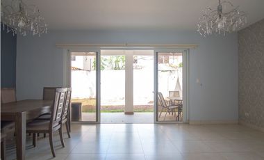 Remate: Venta de Casa en Versalles, Ph Reservas de Versalles.