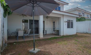 Remate: Venta de Casa en Versalles, Ph Reservas de Versalles.