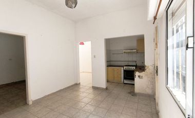 PH 3 Ambientes San Cayetano con Patio Luminoso