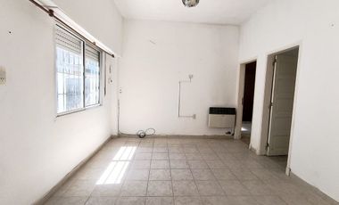 PH 3 Ambientes San Cayetano con Patio Luminoso