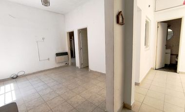 PH 3 Ambientes San Cayetano con Patio Luminoso