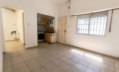 PH 3 Ambientes San Cayetano con Patio Luminoso