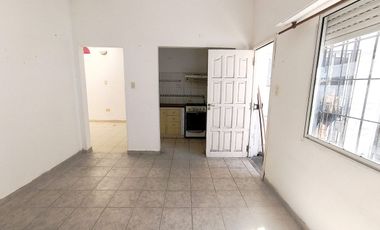 PH 3 Ambientes San Cayetano con Patio Luminoso