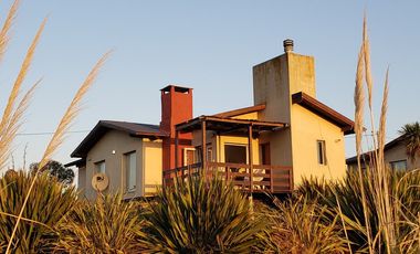 CASA  3 AMBIENTES APTA CREDITO MIRAMAR