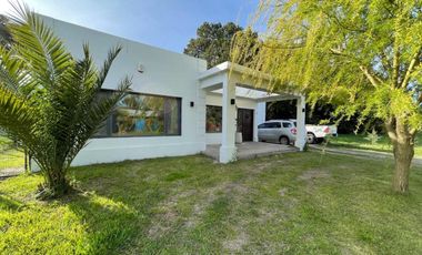VENTA CASA CON PILETA Y HERMOSO PARQUE