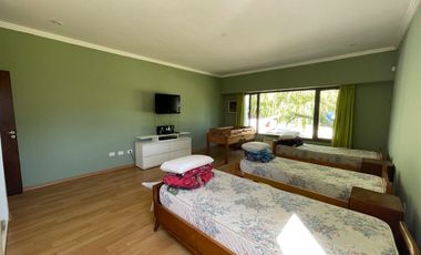 VENTA CASA CON PILETA Y HERMOSO PARQUE