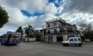 VENTA EDIFICIO DEPOSITO Y 2 DEPARTAMENTOS 3 AMBS