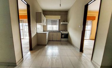 VENTA EDIFICIO DEPOSITO Y 2 DEPARTAMENTOS 3 AMBS