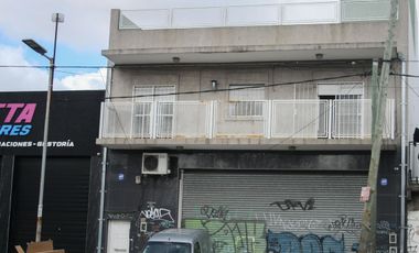 VENTA EDIFICIO DEPOSITO Y 2 DEPARTAMENTOS 3 AMBS