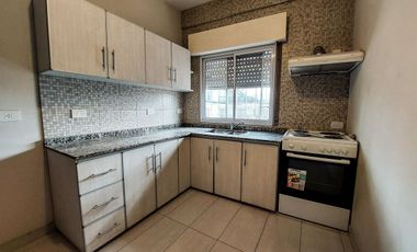 VENTA EDIFICIO DEPOSITO Y 2 DEPARTAMENTOS 3 AMBS