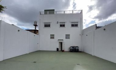 VENTA EDIFICIO DEPOSITO Y 2 DEPARTAMENTOS 3 AMBS