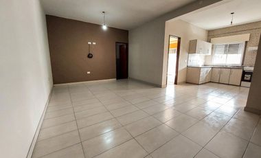 VENTA EDIFICIO DEPOSITO Y 2 DEPARTAMENTOS 3 AMBS