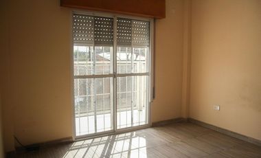 VENTA EDIFICIO DEPOSITO Y 2 DEPARTAMENTOS 3 AMBS