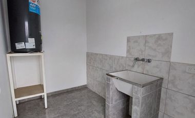 VENTA EDIFICIO DEPOSITO Y 2 DEPARTAMENTOS 3 AMBS