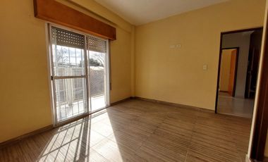 VENTA EDIFICIO DEPOSITO Y 2 DEPARTAMENTOS 3 AMBS