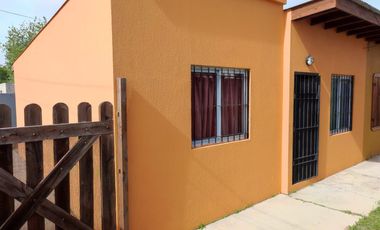 Casa en venta - 2 Dormitorios 1 Baño - 70mts2 - Mar Del Tuyu