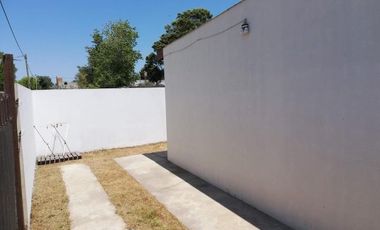 Casa en venta - 2 Dormitorios 1 Baño - 70mts2 - Mar Del Tuyu