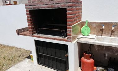 Casa en venta - 2 Dormitorios 1 Baño - 70mts2 - Mar Del Tuyu