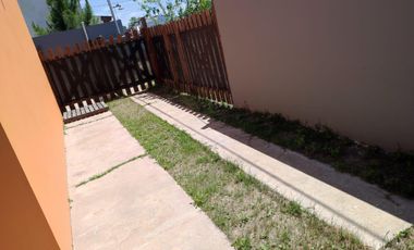 Casa en venta - 2 Dormitorios 1 Baño - 70mts2 - Mar Del Tuyu