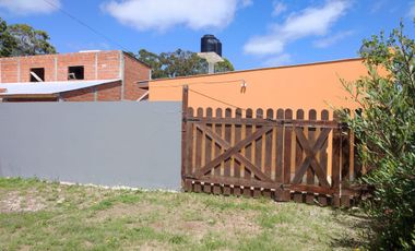 Casa en venta - 2 Dormitorios 1 Baño - 70mts2 - Mar Del Tuyu