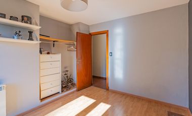 Casa 5 ambientes sobre lote de 1.200 m2 en barrio Montemar