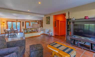 Casa 5 ambientes sobre lote de 1.200 m2 en barrio Montemar