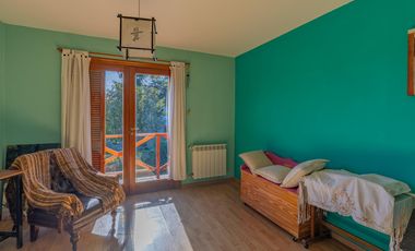 Casa 5 ambientes sobre lote de 1.200 m2 en barrio Montemar