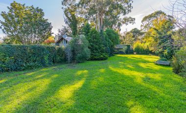 Casa 5 ambientes sobre lote de 1.200 m2 en barrio Montemar