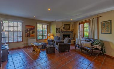 Casa 5 ambientes sobre lote de 1.200 m2 en barrio Montemar