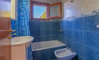 Casa 5 ambientes sobre lote de 1.200 m2 en barrio Montemar