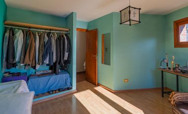 Casa 5 ambientes sobre lote de 1.200 m2 en barrio Montemar