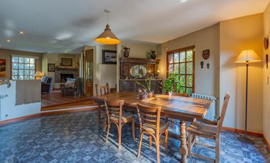 Casa 5 ambientes sobre lote de 1.200 m2 en barrio Montemar