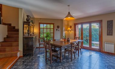 Casa 5 ambientes sobre lote de 1.200 m2 en barrio Montemar