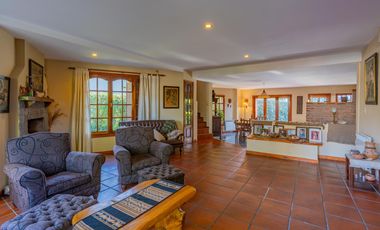 Casa 5 ambientes sobre lote de 1.200 m2 en barrio Montemar