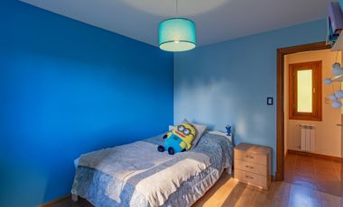 Casa 5 ambientes sobre lote de 1.200 m2 en barrio Montemar