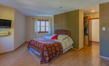 Casa 5 ambientes sobre lote de 1.200 m2 en barrio Montemar