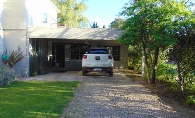 Casa en venta - 3 dormitorios 2 baños - 200mts2 - Azul