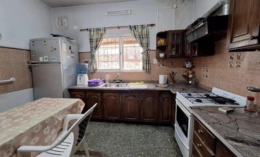 Casa en venta - 2 Dormitorios 1 Baño - Avellaneda