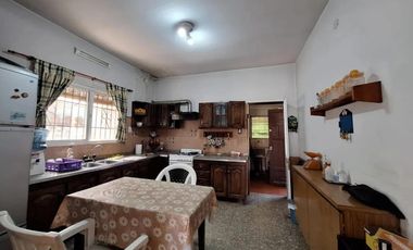 Casa en venta - 2 Dormitorios 1 Baño - Avellaneda
