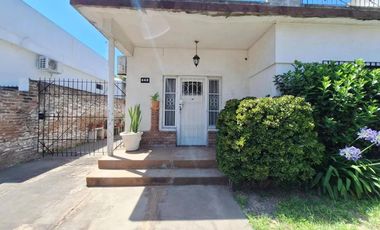 Casa en venta - 2 Dormitorios 1 Baño - Avellaneda