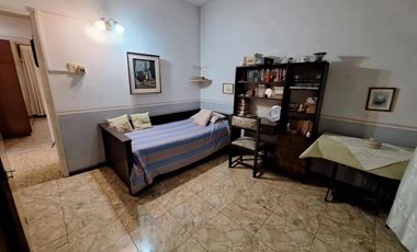 Casa en venta - 2 Dormitorios 1 Baño - Avellaneda