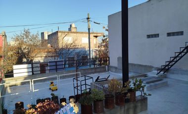 Casa en venta - 2 Dormitorios 3 Baños - Cochera - 143Mts2 - Villa Ballester