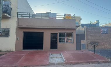 Casa en venta - 2 Dormitorios 3 Baños - Cochera - 143Mts2 - Villa Ballester