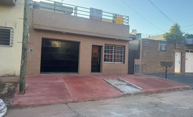 Casa en venta - 2 Dormitorios 3 Baños - Cochera - 143Mts2 - Villa Ballester