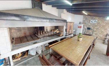 Casa en venta - 4 dormitorios 3 baños - quincho pileta parrilla - 1500mts2 - Tortuguitas