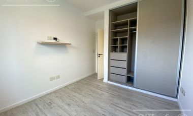 Casa en venta en Barrio Los Troncos en una planta con 3 dormitorios. Berazategui. Toma permuta.