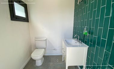 Casa en venta en Barrio Los Troncos en una planta con 3 dormitorios. Berazategui. Toma permuta.