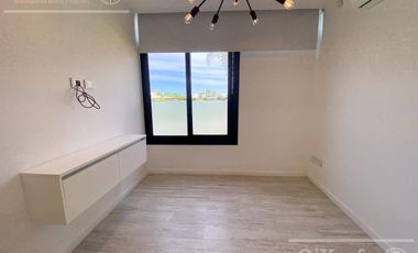 Casa en venta en Barrio Los Troncos en una planta con 3 dormitorios. Berazategui. Toma permuta.