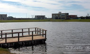 Casa en venta en Barrio Los Troncos en una planta con 3 dormitorios. Berazategui. Toma permuta.