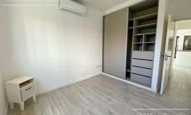 Casa en venta en Barrio Los Troncos en una planta con 3 dormitorios. Berazategui. Toma permuta.